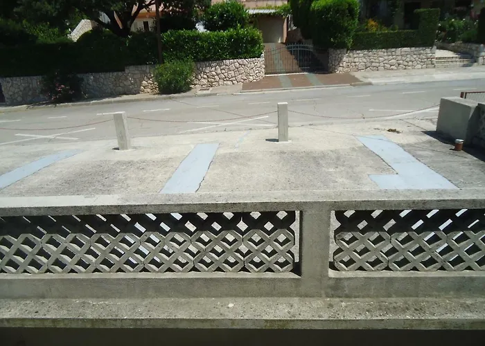 Ines * ノヴィ・ヴィノドロスキー